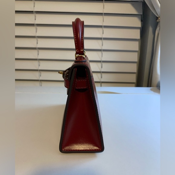 Elegant Burgundy Handbag - Picture 5 of 7